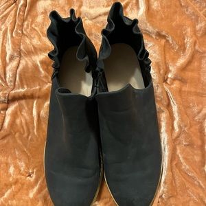 Women’s black booties